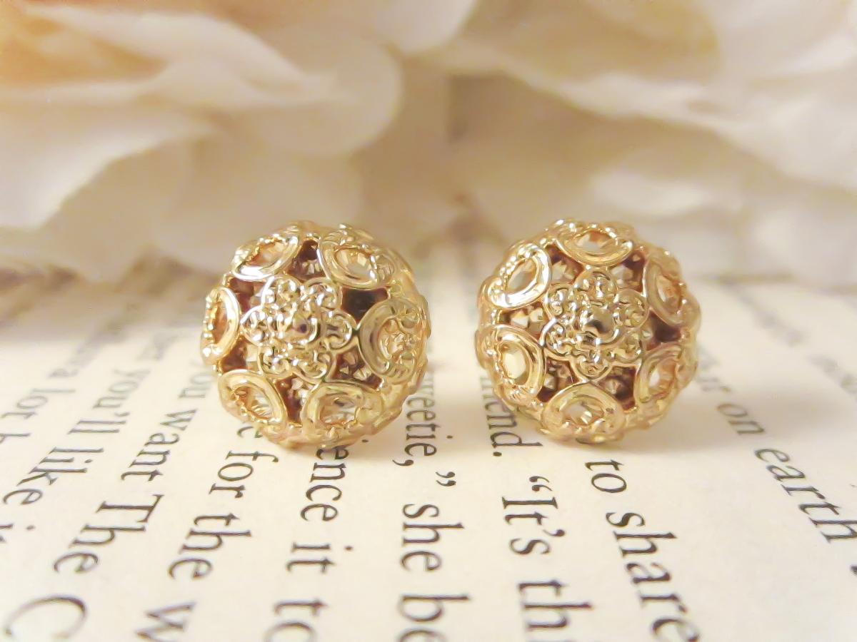 Gold Dainty Flower Studs, Vintage Button Earrings, Gold Plated Post, Floral Earrings, Feminine Chic, Bridesmaid Earrings, Vintage Earrings